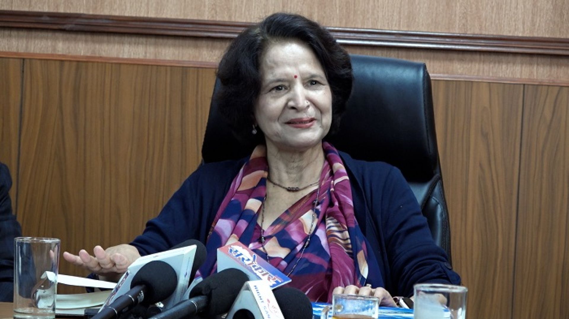 वीर अस्पतालको निरीक्षण गर्दै मन्त्री गौतमले भनिन्- परामर्श सेवामा सुधार गर्नूहोस्